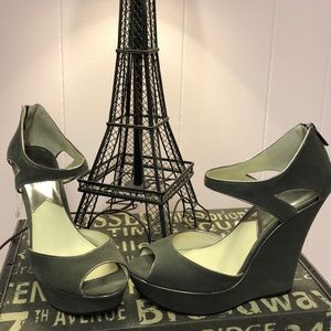 Final⬇️🎉Michael Kors Grey Suede Platform Heels🔥